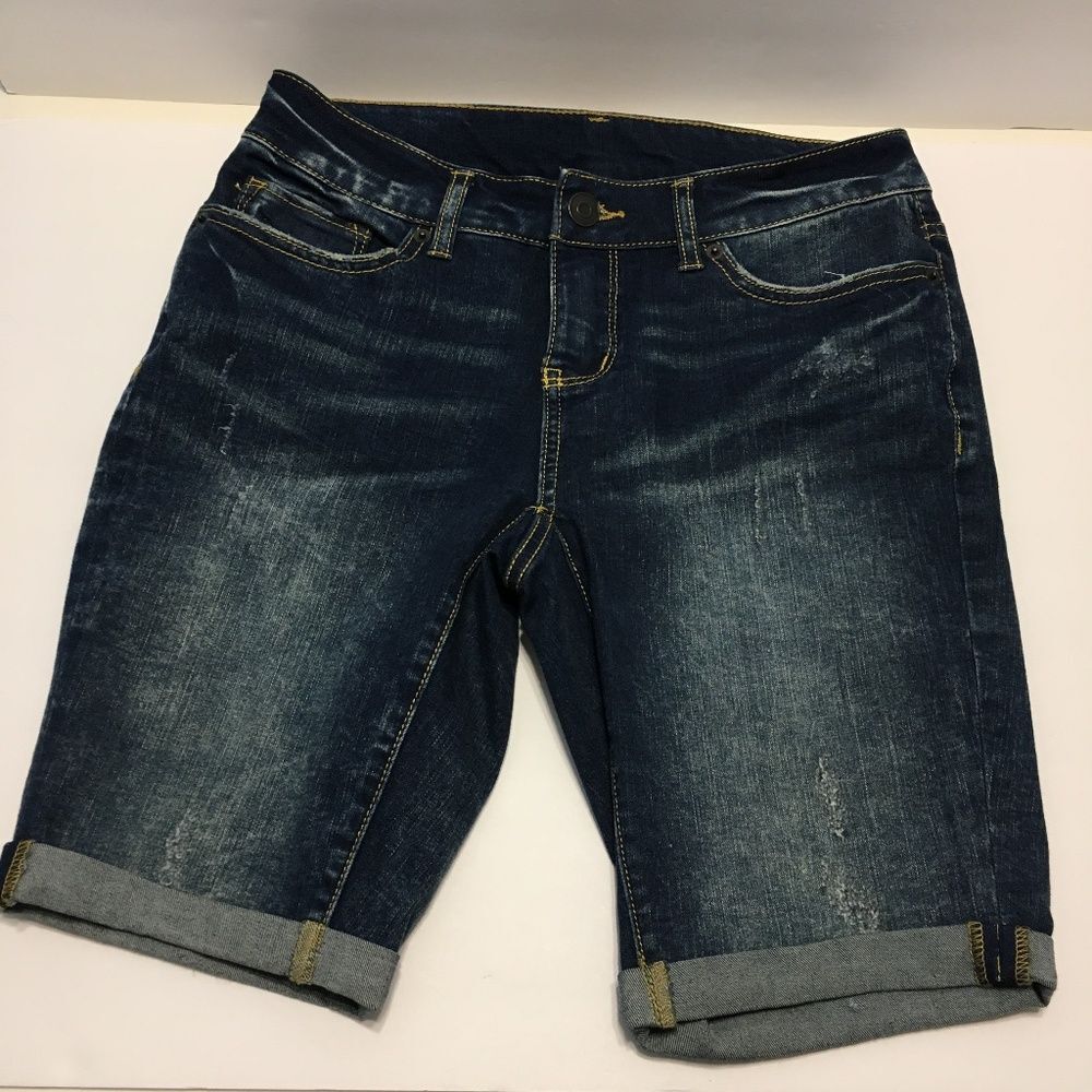 Time & Tru women's sz 4 Distressed cuffed shorts